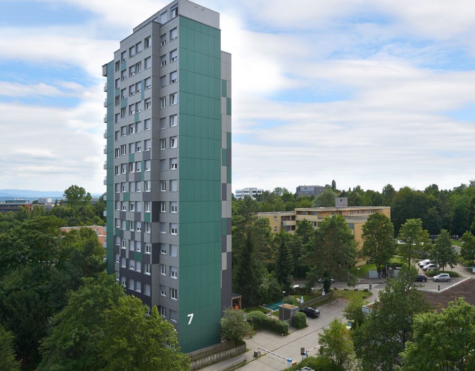 Komplettsanierung der gesamten Wohnheime mit Möblierung und Küchen, sowie energetische Fassadensanierung