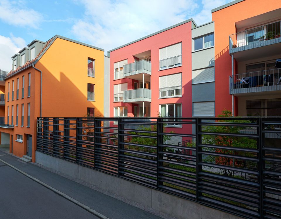 Wohnbebauung am Gartentor. Im Bereich der Altstadt nähe Gartentor Erstellung von 3 Wohngebäuden. Integration eines unter Denkmalschutz stehenden Gewölbekellers und eines bestehenden Wohngebäudes, Unterbauung einer Straße mit Tiefgarage.