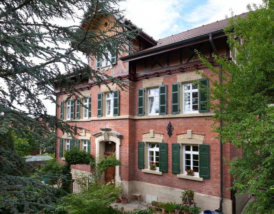 Sanierung eines denkmalgeschützten Pfarrgebäudes Baujahr 1888