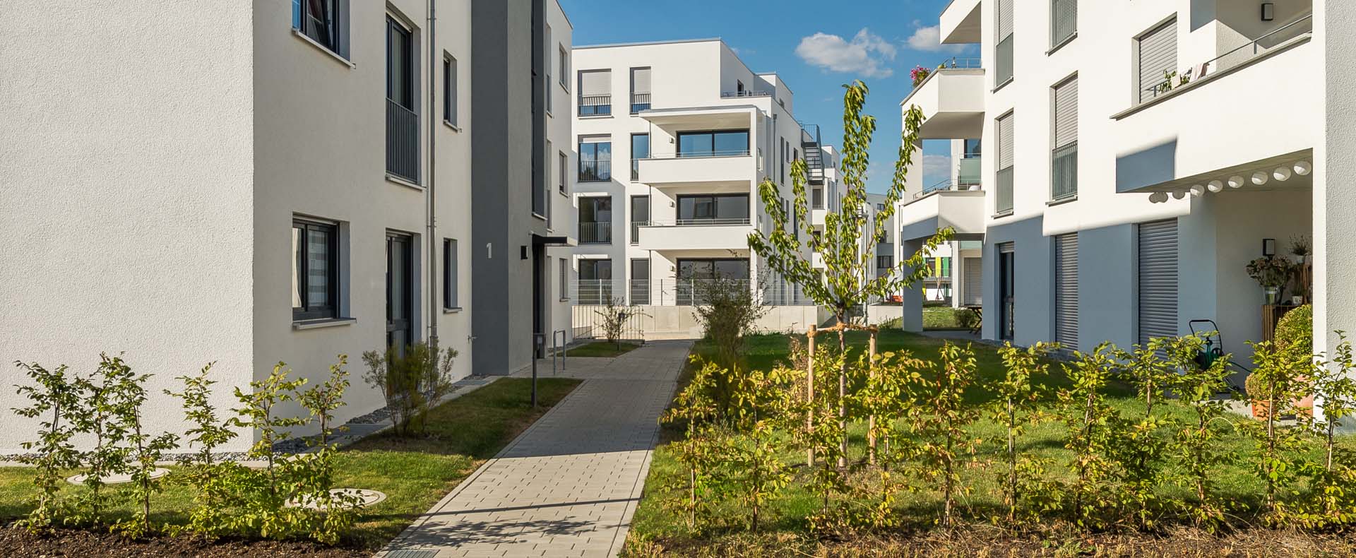 Wohnbebauung Tübingerstraße in Reutlinge. Baumaßnahme in 3 Bauabschnitten auf ehemaliger Industriefläche an Bahngleis. 4 GE, 1 Kindergarten, 12 Reihenhäuser, 66 Wohnheiten.